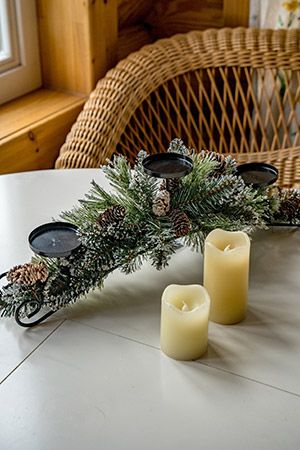 Декоративный хвойный подсвечник БРИСТОЛЬ с шишками и льдинками, на 3 свечи, 76 см, National Tree Company