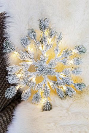 Хвойная композиция СНЕЖИНКА - СОСНОВЫЕ КИСТОЧКИ заснеженная, 20 теплых белых микро LED-огней, литая хвоя (100% PE), 39 см, Kaemingk (Lumineo)