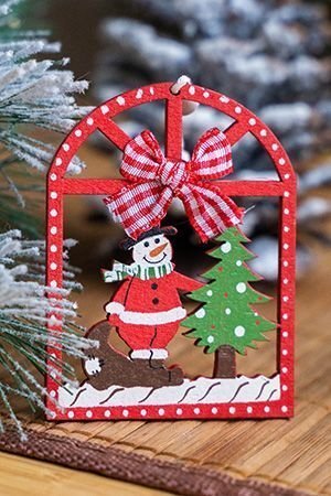 Деревянная ёлочная игрушка НОВОГОДНЕЕ ОКОШКО с Снеговичком, красное, 8 см, Breitner