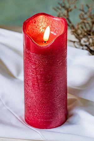 Светодиодная восковая свеча ЖИВАЯ ДУША, красная, тёплый белый LED-огонь, "натуральный фитилёк" 3D, 7х17 см, таймер, батарейки, Kaemingk (Lumineo)