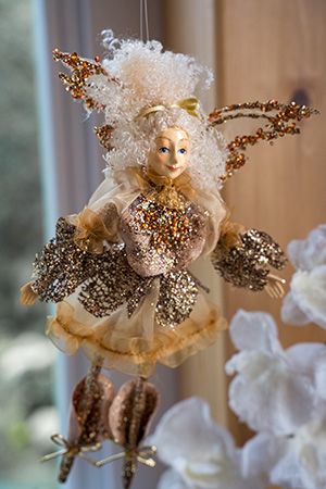 Кукла на ёлку ФЕЯ - КОКЕТЛИВАЯ ИСКОРКА золотистая, полистоун, текстиль, 31 см, Edelman, Noel (Katherine's style)