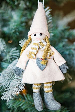 Кукла на ёлку ДЕВОЧКА С СЕРДЕЧКОМ, текстиль, бежевая, 27 см, Due Esse Christmas