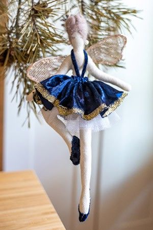 Кукла на ёлку ФЕЯ БАРХАТНОГО ТАНЦА  (Variation), текстиль, синяя, 24 см, Due Esse Christmas