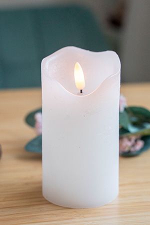 Светодиодная восковая свеча ЖИВАЯ ДУША, белая, тёплый белый LED-огонь, 'натуральный фитилёк' 3D, 7х13 см, таймер, батарейки, Kaemingk (Lumineo)