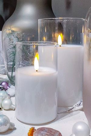 Светодиодная восковая свеча ФЬЁГА в стеклянном стакане, белая, тёплый белый мерцающий LED-огонь, 'натуральный фитилёк', 7.5x12.5 см, таймер, батарейки, Kaemingk (Lumineo)
