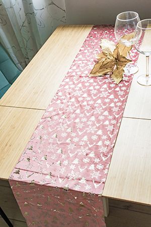 Дорожка для стола РОЖДЕСТВЕНСКАЯ РАДОСТЬ (Ассорти), розовая, 28х270 см, Due Esse Christmas