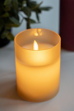 Восковая светодиодная свеча в стакане МЭРИЛ, имитация "живого" мерцающего пламени, колышущийся язычок, золотистая, 7.5х10 см, Peha Magic