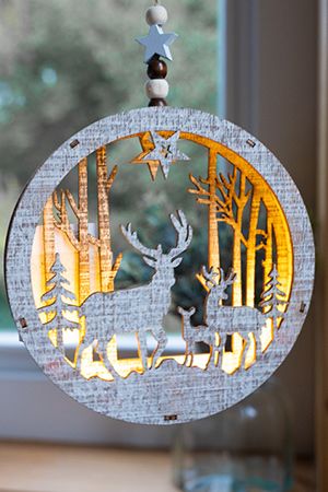 Светящееся новогоднее украшение ЗИМНИЙ ПЕЙЗАЖ (олени), дерево, 4 тёплых белых LED-огня, 14 см, батарейки, Kaemingk (Lumineo)