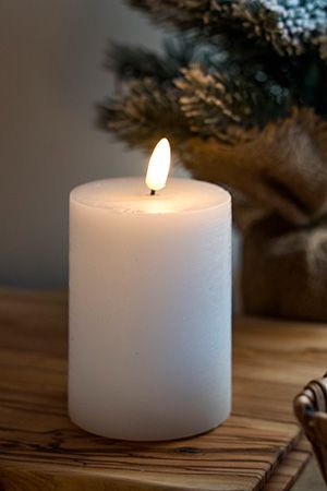 Светодиодная восковая свеча БЛАГОРОДНЫЙ СТИЛЬ, белая, тёплый белый LED-огонь мерцающий, 'натуральный фитилёк', 7.5х12.5 см, таймер, Kaemingk (Lumineo)