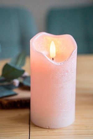 Светодиодная восковая свеча ЖИВАЯ ДУША, розовая, тёплый белый LED-огонь мерцающий, 'натуральный фитилёк', 7х13 см, таймер, батарейки, Kaemingk (Lumineo)