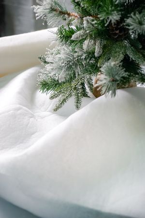 Декоративное 'снежное' покрывало ГЛОССИ, полиэстер, блёстки, 250х100 см, Koopman International