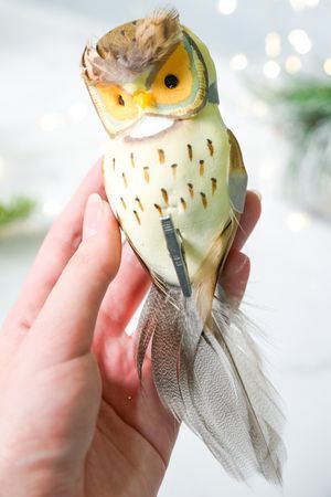 Декоративная птичка СОВУШКА - ВЕРНАЯ ПОДРУЖКА на клипсе, перо, кремовая, 16 см, Goodwill