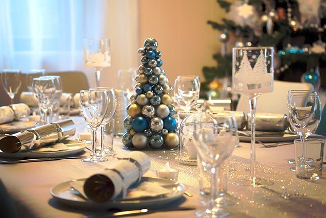 Миниатюрная елка украшение новогоднего стола