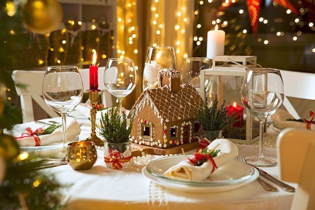 Пряничные и керамические домики неизменные атрибуты Рождества